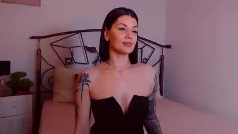 I V Y   online show from February 6, 9:40 pm