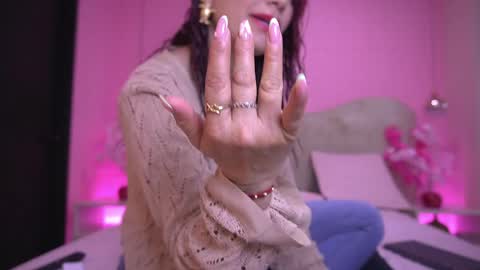 Zoe  online show from May 8, 3:32 am