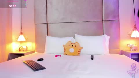 Zafiro online show from March 27, 11:55 am