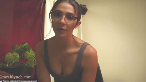 Snapshot of zarahlynch chatting on December 21, 9:04 pm Miss Lynch Next show 2911 online show from December 21, 9:04 pm
