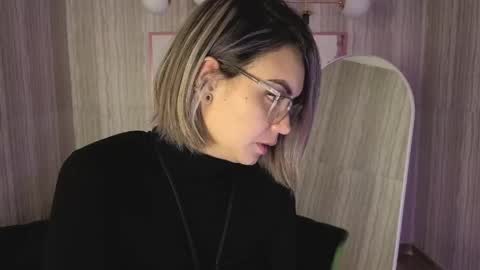Isabella online show from May 8, 1:36 pm