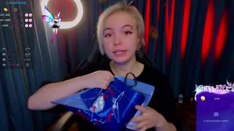 Snapshot of zelda_1 chatting on December 29, 12:45 pm Zelda online show from December 29, 12:45 pm