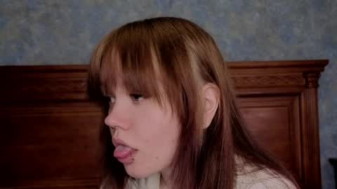 Emilia online show from May 29, 3:48 am