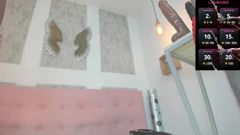 ZHAMIRA  ANDRES online show from February 28, 10:53 pm