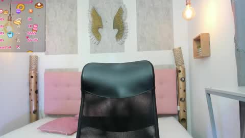 ZHAMIRA  ANDRES online show from January 13, 8:13 pm