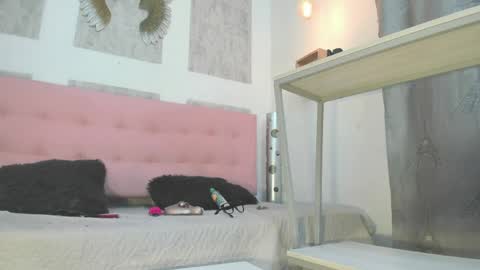 ZHAMIRA  ANDRES online show from March 31, 11:27 pm