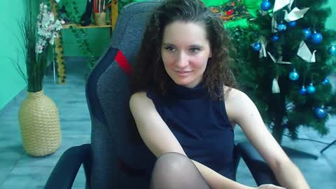 zianichols online show from January 10, 10:46 pm