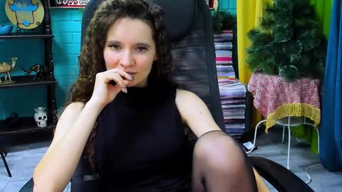 zianichols online show from January 13, 12:24 pm