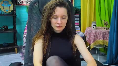 zianichols online show from January 21, 12:29 pm