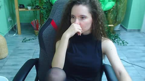 zianichols online show from January 21, 10:30 pm