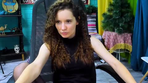 zianichols online show from January 14, 12:24 pm