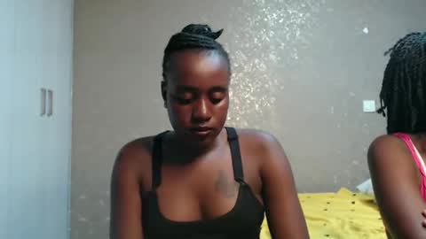 Zinadine online show from April 2, 4:26 pm