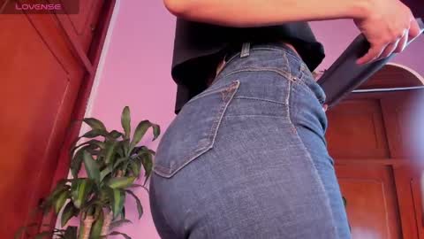 Zoe Baker online show from May 6, 5:28 pm