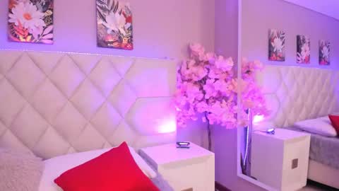 zoe_banks_ online show from September 20, 12:58 pm