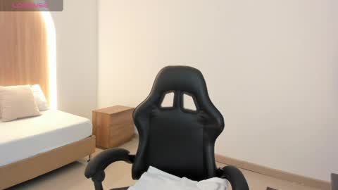 Zoe  online show from April 6, 12:17 pm