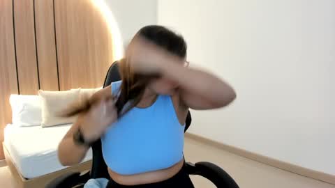 Zoe  online show from May 9, 2:30 pm