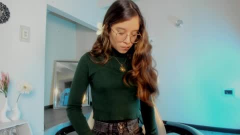 zoe_dear online show from May 12, 2:24 pm