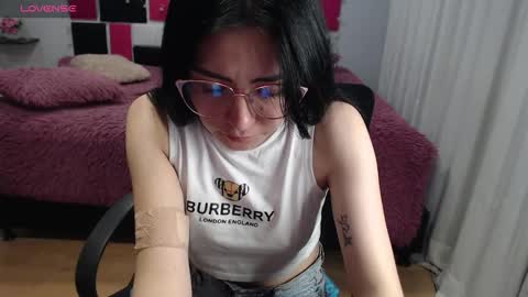 zoe_diaz1 online show from September 27, 12:40 am