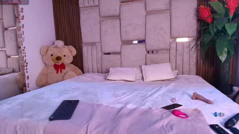 zoe_dim online show from April 3, 2:42 am