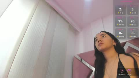 zoe_evaanss_ online show from May 6, 7:29 pm