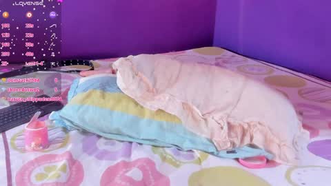 zoe_henderson online show from April 9, 6:19 am