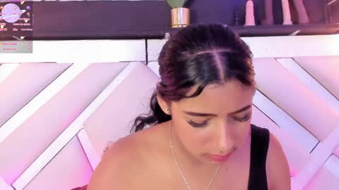 Zoey  online show from May 15, 11:40 pm