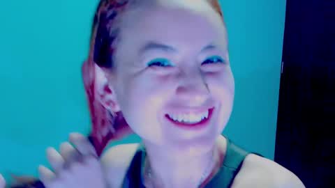 Snapshot of zoe_jones2 chatting on December 9, 3:18 am Zoe online show from December 9, 3:18 am