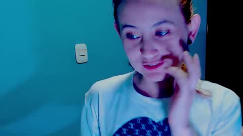 Snapshot of zoe_jones2 chatting on December 5, 3:26 am Zoe online show from December 5, 3:26 am