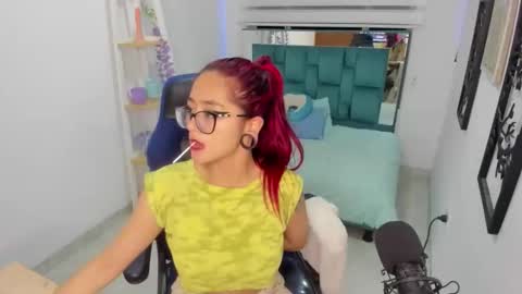 zoe_jonesx online show from April 10, 6:41 am