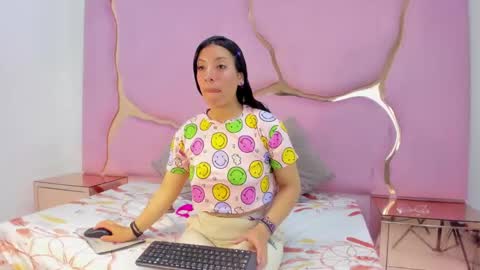 zoe_king19 online show from October 7, 4:17 am