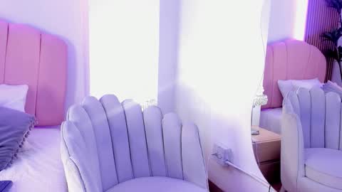 zoe lee    online show from October 3, 11:48 am