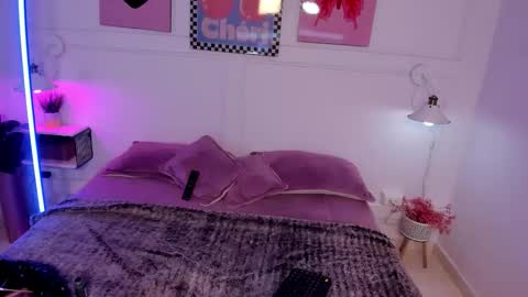 Zoe Lynch online show from February 9, 11:34 am