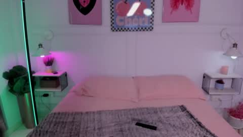 Zoe Lynch online show from February 24, 11:53 am