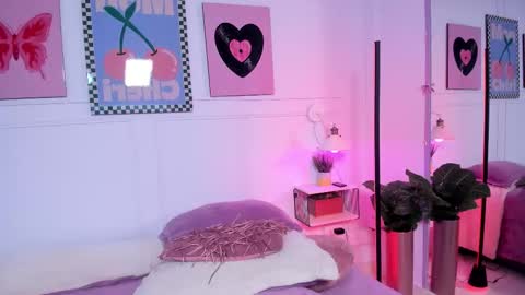 Zoe Lynch online show from January 9, 6:01 pm