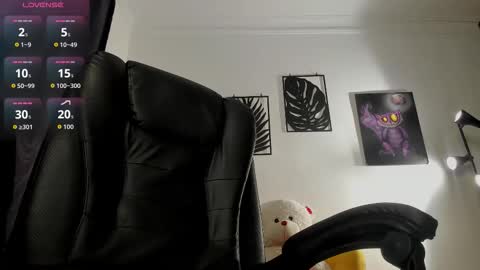 zoe_millerx online show from October 27, 1:17 pm