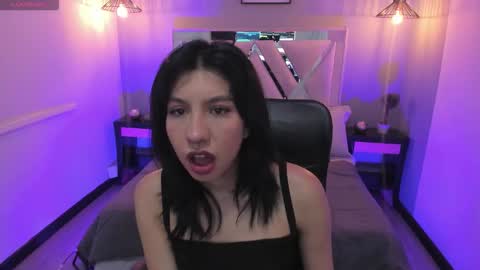 zoe_moreau online show from March 23, 12:00 pm