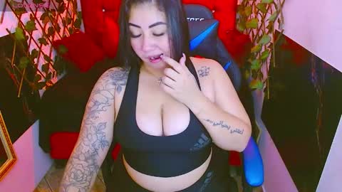 zoe_naughty22 online show from May 26, 12:54 am