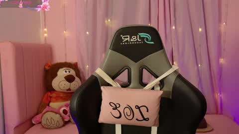 zoe_sullivan_ online show from May 15, 9:23 am