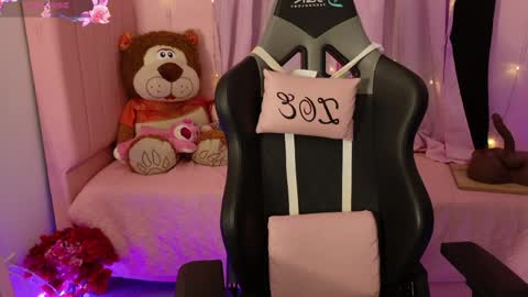 zoe_sullivan_ online show from May 7, 9:13 am