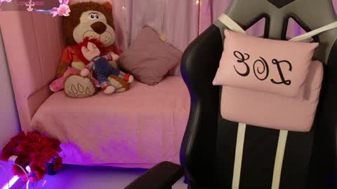 zoe_sullivan_ online show from May 20, 9:17 am