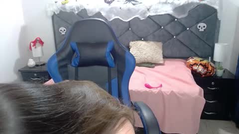 Snapshot of zoe_sweet050 chatting on October 29, 12:26 am zoe_sweet050 online show from October 29, 12:26 am