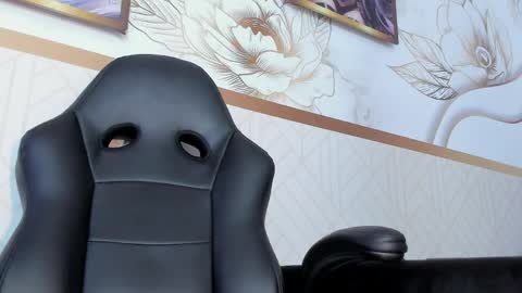 Zoe  online show from May 22, 2:04 pm