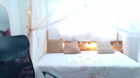 zoecute20 online show from April 7, 8:11 pm