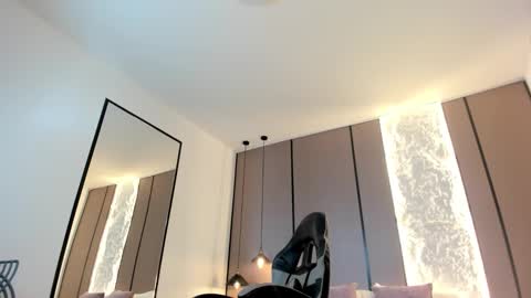 zoee_zi online show from December 13, 7:53 pm