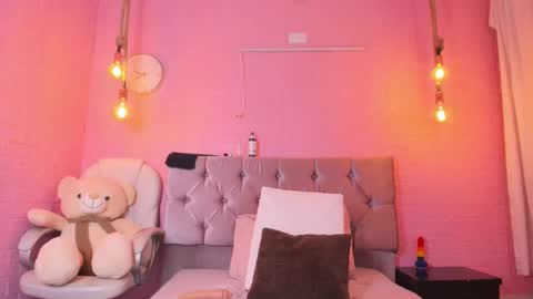 zoeemiller online show from October 3, 4:01 pm