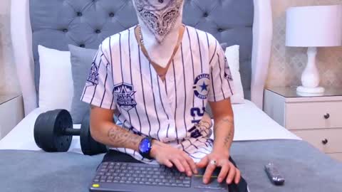 Zoe Krug online show from November 7, 12:44 pm