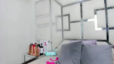 ZoeSwam online show from May 25, 12:48 pm