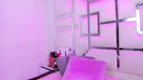 ZoeSwam online show from April 9, 2:33 pm