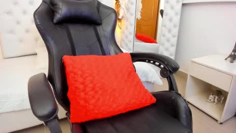 zoeth_ruiz online show from December 5, 12:33 pm