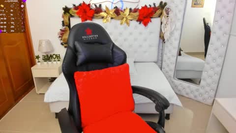 zoeth_ruiz online show from December 18, 1:34 pm
